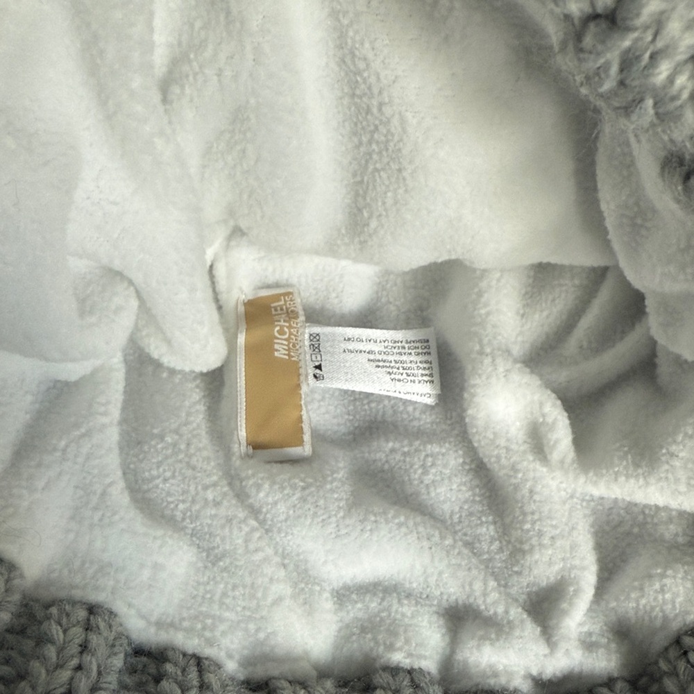 Michael Kors winter hat - Picture 4 of 4